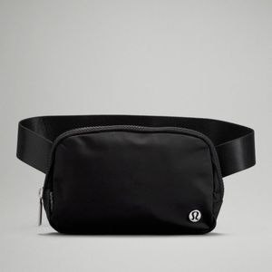Lululemon Everywhere belt bag NWT